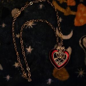 Like New, Vintage Avon Red and Gold Queen Of Hearts Pendant